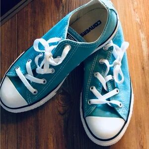 Converse never worn